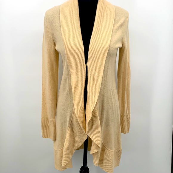 Lilly Pulitzer Sweaters - Lilly Pulitzer Sweater Cardigan size Small 💯 Cashmere light creamy gold color
